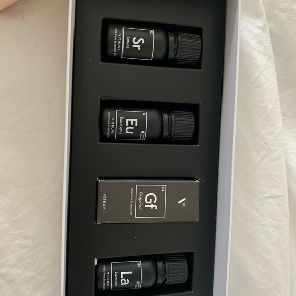 Vitruvi oil diffuser. - Picture 3 of 3